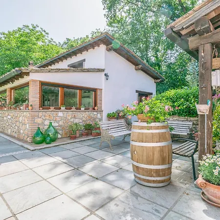 Vakantiehuis Nice home in Orte with Outdoor swimming pool, Internet&2 Bedrooms Orte